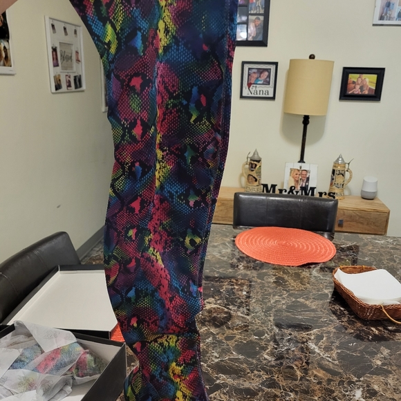 Beautiful snake color knee high boots. Brand new in box and never worn. Size 9 - Picture 3 of 9